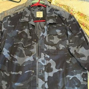 Men’s GAP Modern Oxford camouflage Casual Button Down Shirt large